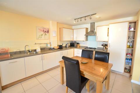 3 bedroom flat for sale, Burlington avenue, Slough