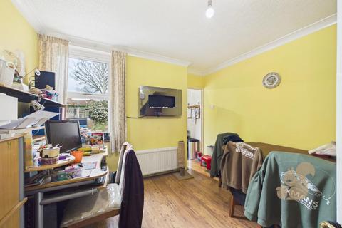 2 bedroom semi-detached house for sale, Canterbury Road, Colchester