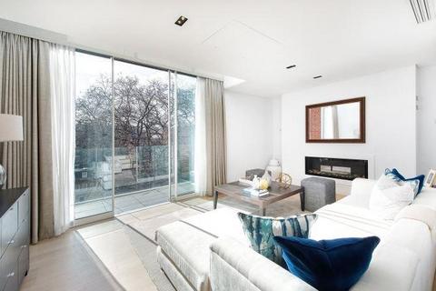 3 bedroom apartment to rent, Green Street W1