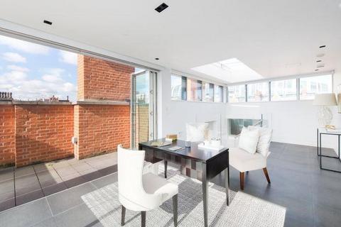 3 bedroom apartment to rent, Green Street W1