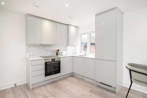 2 bedroom flat for sale, Claremont Grove, London W4