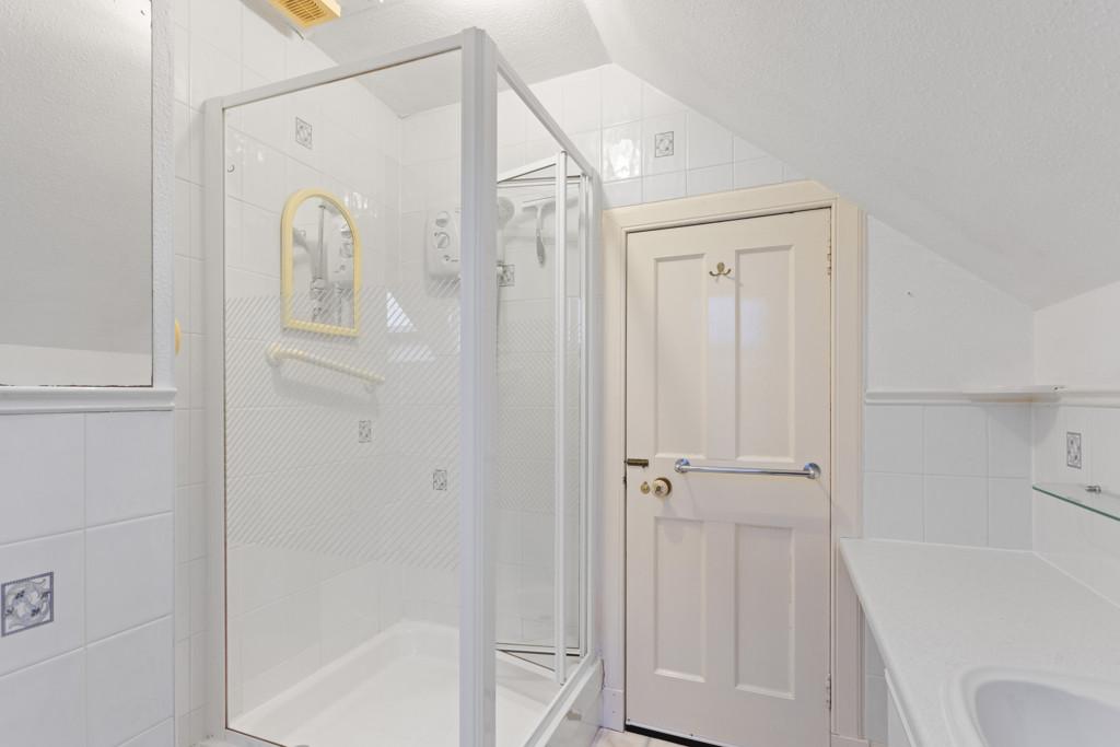 En suite shower room of 40 Craigs Crescent