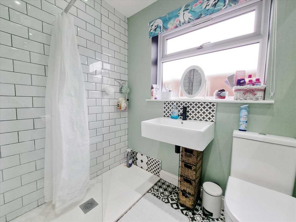 Shower Room: