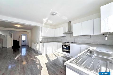 undefined, The Highlands, Edgware