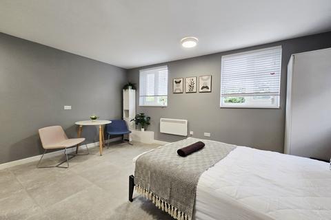 Studio to rent, 2a Burnside Road G11 Dagenham RM8 1XD