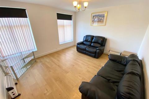 2 bedroom apartment to rent, Bay Hall Common Road, HUDDERSFIELD
