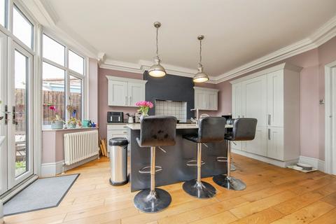 4 bedroom detached house for sale, Fronks Road, Harwich