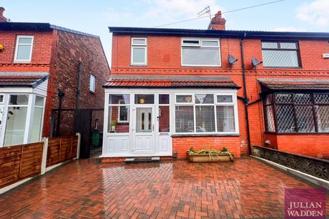 Woodstock Avenue, South Reddish, SK5