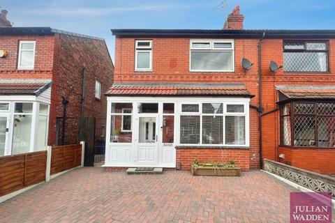 Woodstock Avenue, South Reddish, SK5