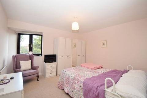 2 bedroom retirement property for sale, Windsor Court, Westbury Lodge Close, Pinner HA5
