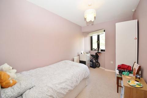 2 bedroom retirement property for sale, Windsor Court, Westbury Lodge Close, Pinner HA5