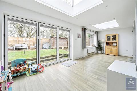 undefined, Watlow Gardens, Buckinghamshire MK18