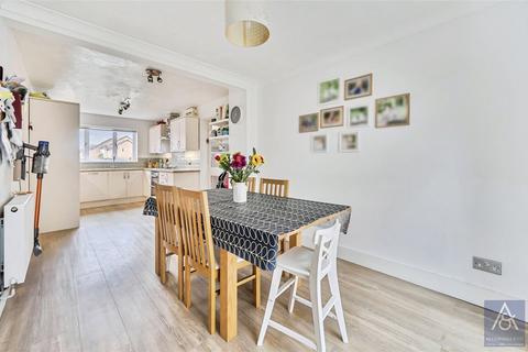 undefined, Watlow Gardens, Buckinghamshire MK18