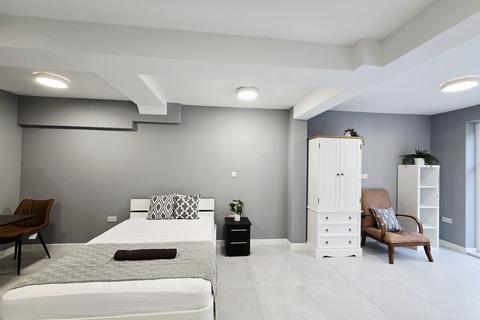 1 bedroom apartment to rent, 2a Burnside Road LG6 Dagenham RM8 1XD