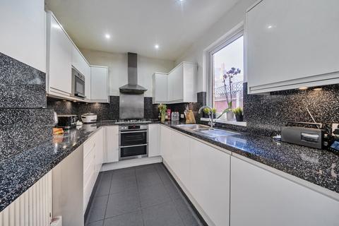 2 bedroom terraced house for sale, Silvermere Road, London