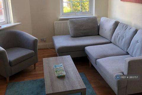 2 bedroom flat to rent, North Finchley, London, N12