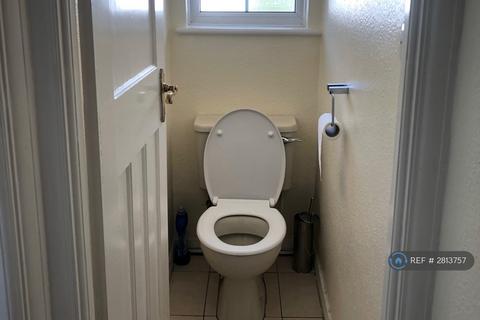 2 bedroom flat to rent, North Finchley, London, N12