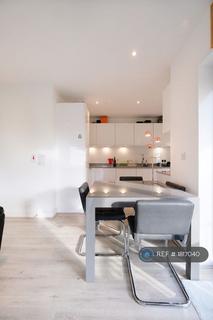 2 bedroom flat to rent, Sireen Apartments, London, E3