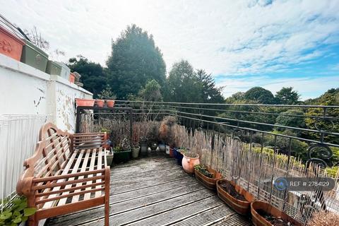 2 bedroom flat to rent, Hampstead Lane, London, N6