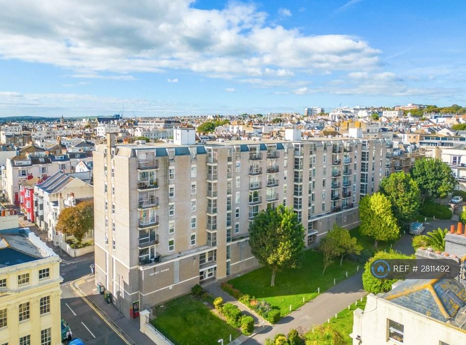 Flat Building, With Sheltered Green Space