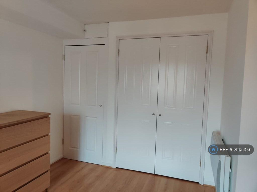 Main Bedroom In Built Wardrobes