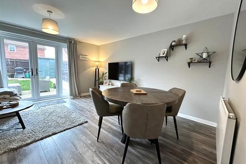 3 bedroom semi-detached house for sale, Walnut Drive, Chippenham