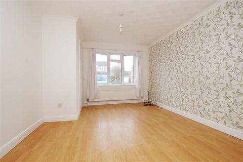 2 bedroom terraced house to rent, Beddington Court, Swindon SN3