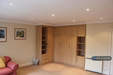 undefined, Ridgeway, Horsell, GU21