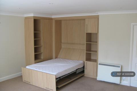 undefined, Ridgeway, Horsell, GU21