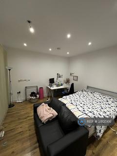 2 bedroom flat to rent, West Green Road, London, N15