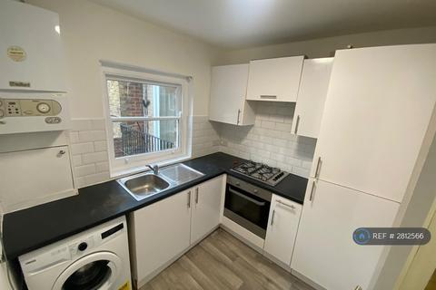 2 bedroom flat to rent, West Green Road, London, N15