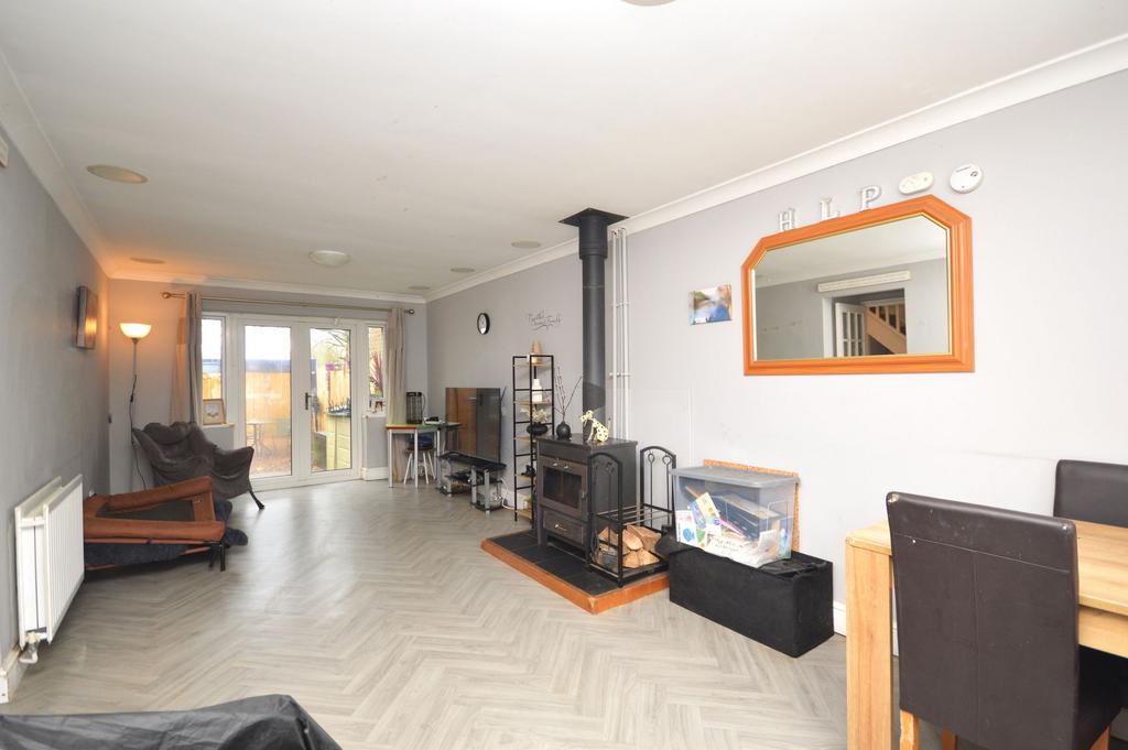 Lounge/Dining