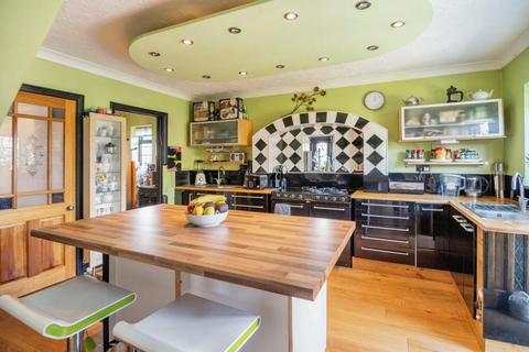 4 bedroom detached house for sale, Waarden Road, Canvey Island SS8