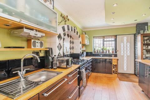 4 bedroom detached house for sale, Waarden Road, Canvey Island SS8