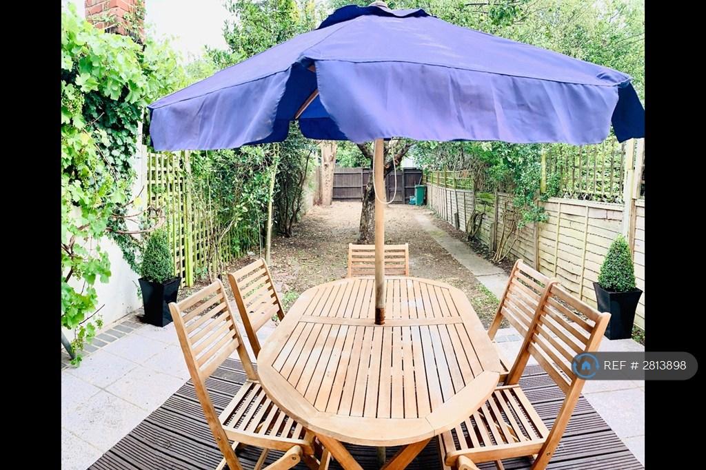 Spacious Private Garden