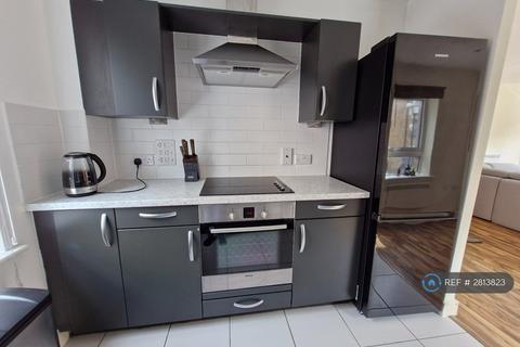 2 bedroom flat to rent, Hither Green Lane, London, SE13