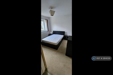 2 bedroom flat to rent, Wraysbury Drive, West Drayton, UB7