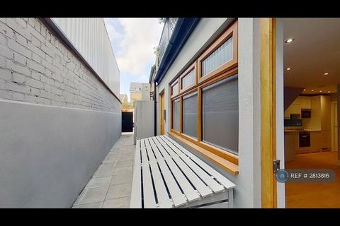 1 bedroom flat to rent, Garratt Lane, London, SW18