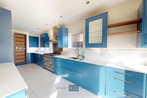 undefined, Stradbroke Grove, Buckhurst Hill IG9