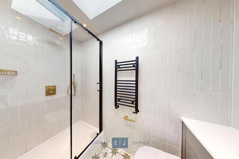 6 bedroom detached house for sale, Stradbroke Grove, Buckhurst Hill IG9