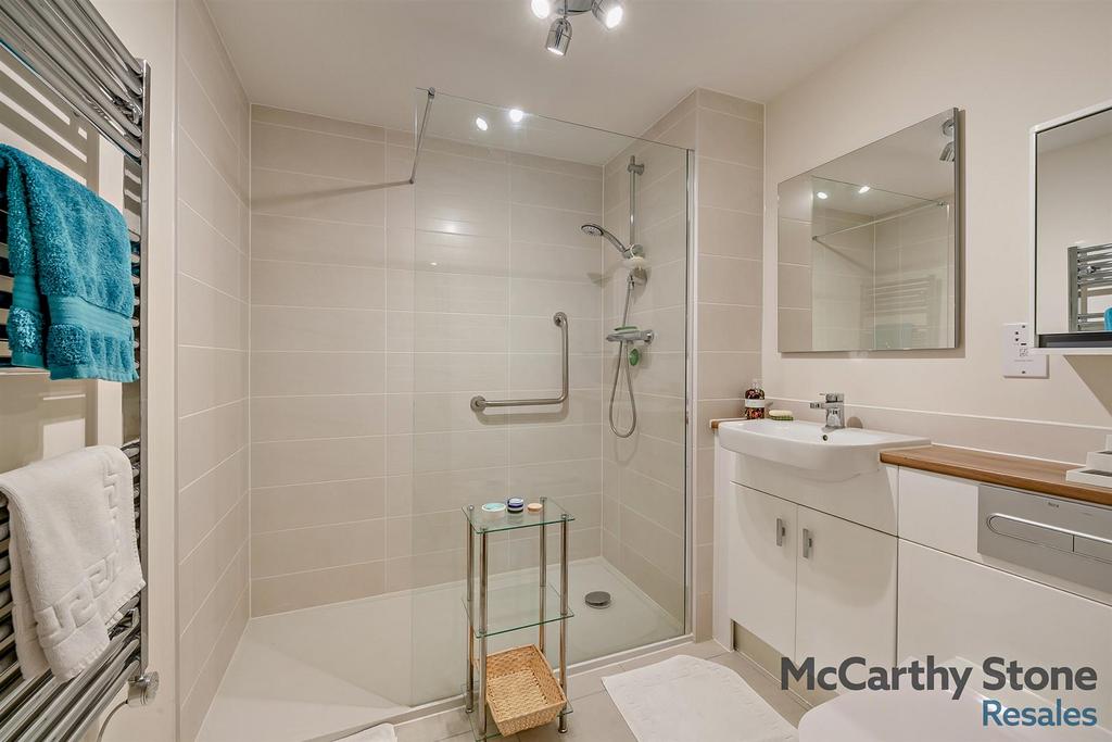 Shower Room:
