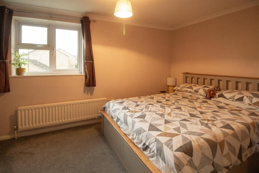 31 Cedar Way - Bedroom-2.jpg
