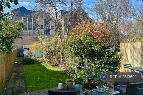 3 bedroom terraced house to rent, North Road, Bristol, BS6