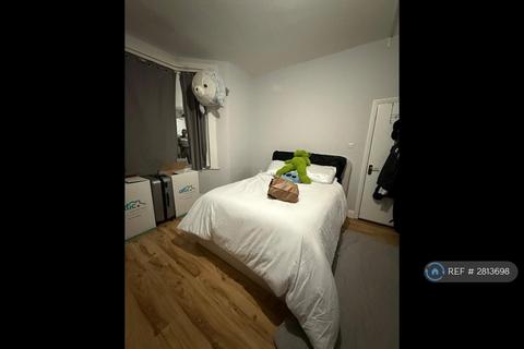 1 bedroom in a house share to rent, Crofton Road, London, E13