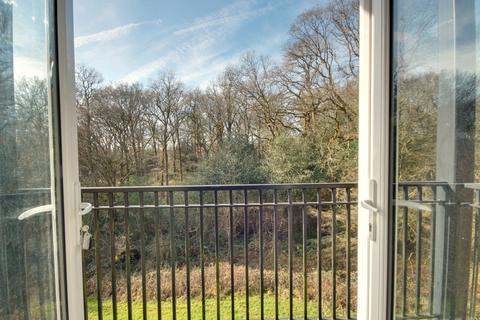 2 bedroom flat for sale, Renfields, Henry House, RH16