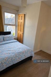 1 bedroom in a house share to rent, Burgess Road, Rochester, ME2