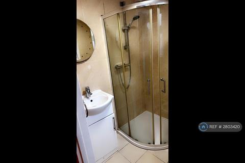 1 bedroom in a house share to rent, Burgess Road, Rochester, ME2
