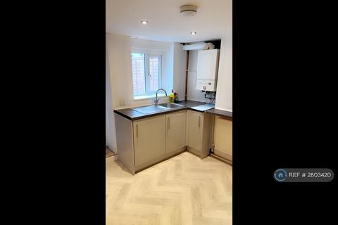 1 bedroom in a house share to rent, Burgess Road, Rochester, ME2
