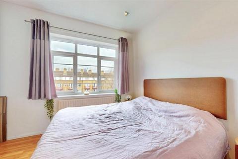 2 bedroom flat for sale, Odessa Street, London, SE16