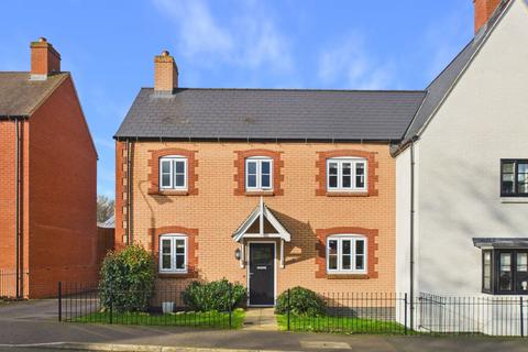 3 bedroom semi-detached house for sale, Newbury Street, Towcester, NN12